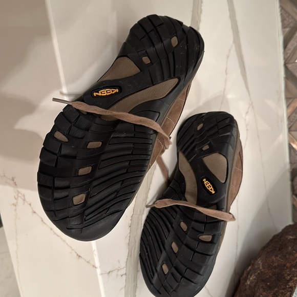 Keen Women's Presidio Leather Nubuck Lace-Up Sneakers, hiking shoes. Pre owned - Picture 5 of 7